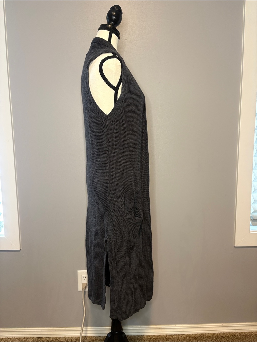 Wilfred Aritzia Sleeveless Open-Front Long Knit Vest - Charcoal size small - Picture 3 of 9